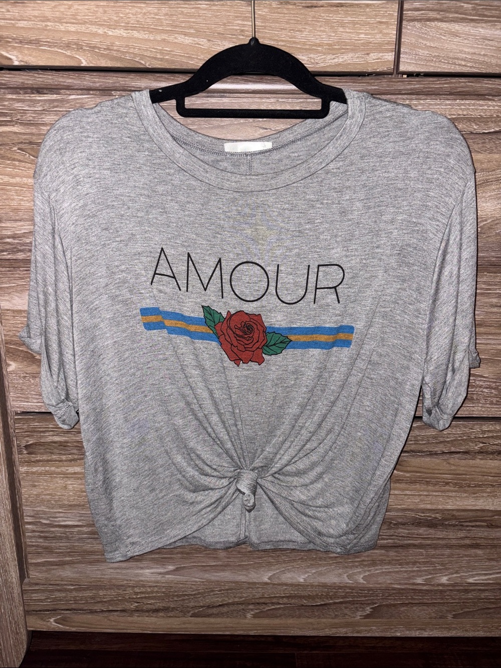 Amour Knot Front Cuffed Short Sleeve Top Sz L